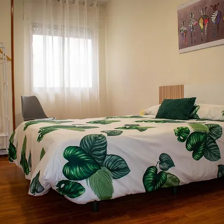 Entero, A 15 Minutos De Zona Centro Con Plaza De Aparcamiento Opcional *