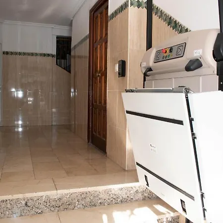 Entero, A 15 Minutos De Zona Centro Con Plaza De Aparcamiento Opcional