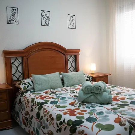 Entero, A 15 Minutos De Zona Centro Con Plaza De Aparcamiento Opcional * קורדובה